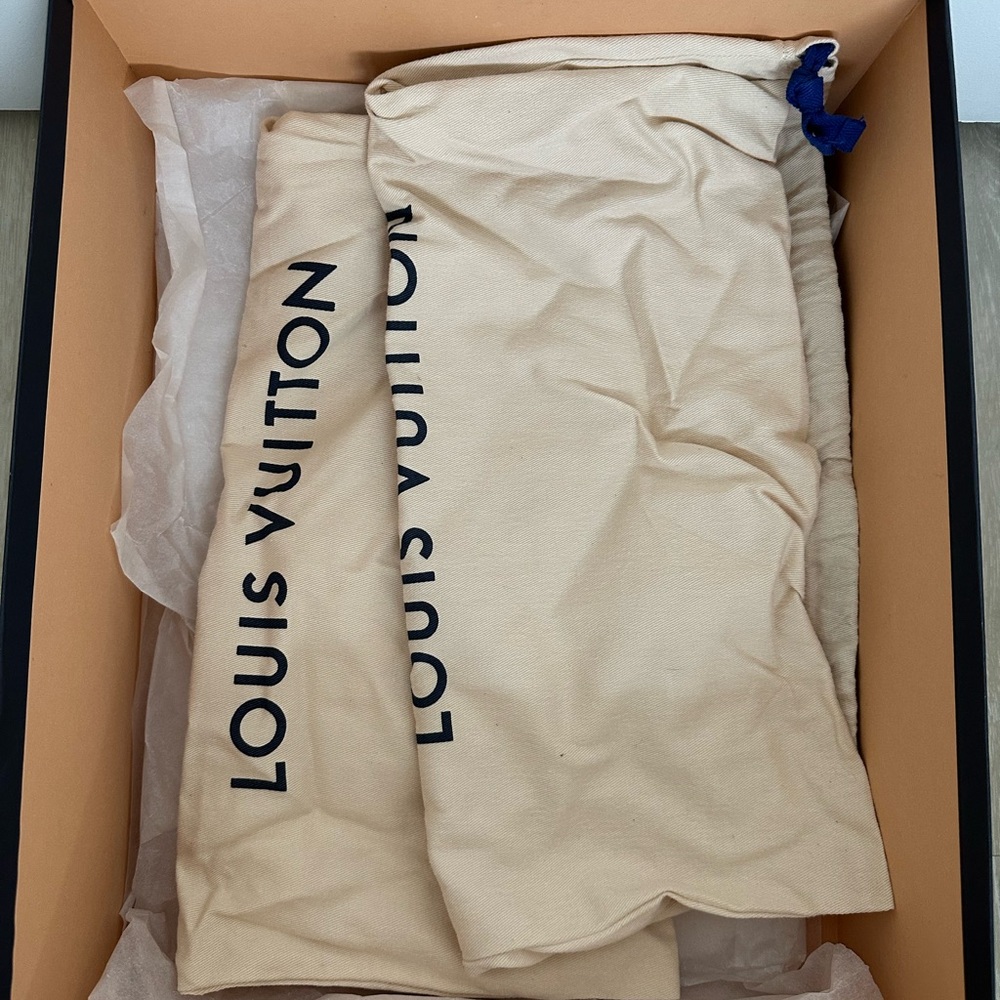 Louis Vuitton Monogram Shearling Snow Boots - Picture 7 of 10